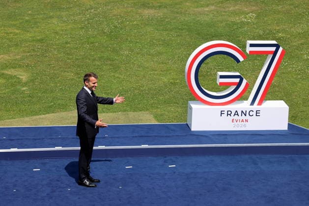 French President Emmanuel Macron welcomes the invited heads of state and government of Brazil, India, and Kenya for the official greeting ahead of a working lunch as part of the G7 summit, in Évian, France, on June 16, 2026. Dominique Jacovides, Bestimage, Évian-les-Bains, France,detected_source_language  Copyright: xDOMINIQUExJACOVIDESx xBESTIMAGExDOMINIQUExJACOVIDESx xBESTIMAGEx