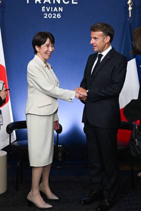 French President Emmanuel Macron and Japanese Prime Minister Sanae Takaichi during a bilateral meeting at the G7 summit at the Hotel Royal in Évian-les-Bains, France, on June 16, 2026. Ammar Abd Rabbo, Pool Bestimage, Évian-les-Bains, France,detected_source_language  Copyright: xAmmarxAbdxRabbo Pool BestimagexAmmarxAbdxRabbo Pool Bestimagex