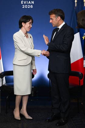 French President Emmanuel Macron and Japanese Prime Minister Sanae Takaichi during a bilateral meeting at the G7 summit at the Hotel Royal in Évian-les-Bains, France, on June 16, 2026. Ammar Abd Rabbo, Pool Bestimage, Évian-les-Bains, France,detected_source_language  Copyright: xAmmarxAbdxRabbo Pool BestimagexAmmarxAbdxRabbo Pool Bestimagex