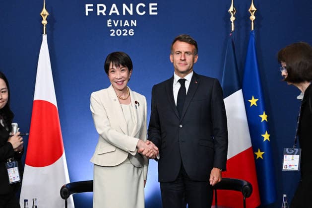 French President Emmanuel Macron and Japanese Prime Minister Sanae Takaichi during a bilateral meeting at the G7 summit at the Hotel Royal in Évian-les-Bains, France, on June 16, 2026. Ammar Abd Rabbo, Pool Bestimage, Évian-les-Bains, France,detected_source_language  Copyright: xAmmarxAbdxRabbo Pool BestimagexAmmarxAbdxRabbo Pool Bestimagex