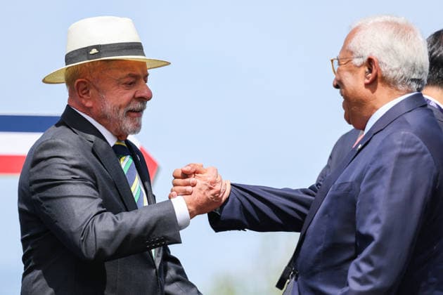 Brazilian President Luiz Inácio Lula da Silva greets European Council President Antonio Costa during a group photo as part of the G7 summit in Évian, eastern France, on June 16, 2026. A G7 summit is scheduled to take place June 15–17 in the French town of Évian-les-Bains, near Switzerland, and will be attended by national leaders as well as the EU’s foreign policy chief and ministers from Brazil, Canada, the United Arab Emirates, and Turkey. Ludovic Marin Pool Bestimage Évian-les-Bains, France,detected_source_language  Copyright: xLudovicxMarin Pool BestimagexLudovicxMarin Pool Bestimagex
