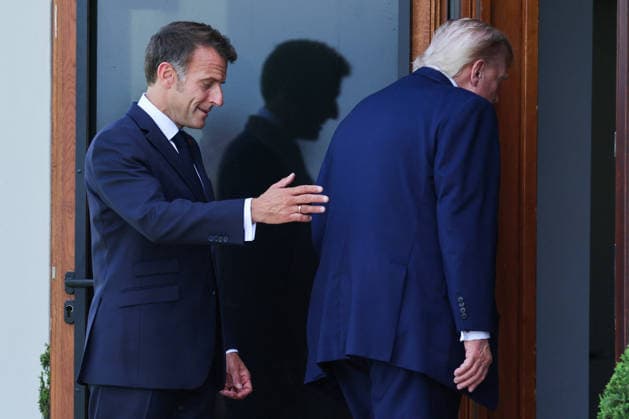 French President Emmanuel Macron and U.S. President Donald Trump leave after a family photo during the G7 summit in Evian, eastern France, on June 16, 2026. A G7 summit is scheduled to take place June 15–17 in the French town of Évian-les-Bains, near Switzerland, and will be attended by national leaders as well as the EU’s foreign policy chief and ministers from Brazil, Canada, the United Arab Emirates, and Turkey. Ludovic Marin Pool Bestimage Évian-les-Bains, France,detected_source_language  Copyright: xLudovicxMarin Pool BestimagexLudovicxMarin Pool Bestimagex