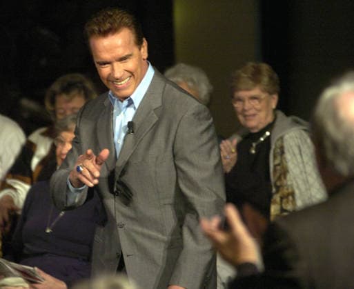 CCT NEWS Govenor Arnold Schwarzenegger is welcomed by a large crowd during a town meeting inside the Firehouse Hall in Rossmoor Calif. Thursday afternoon January 29, 2004. The meeting was to promote the Yes on Proposition 57 and 58. (Dan Rosenstrauch CONTRA COSTA TIMES)2004 ZUMA Press WALNUT CREEK CA. USA Copyright: xDanxRosenstrauchx