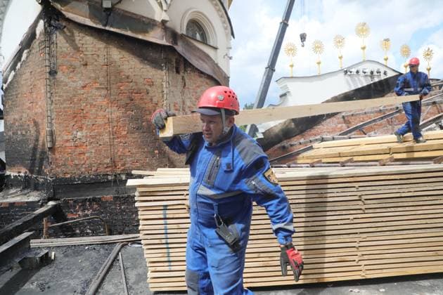 Rescuers from the Mobile Rapid Response Rescue Centre of the State Emergency Service of Ukraine construct a temporary protective cover over the destroyed roof of the Dormition Cathedral of the Kyiv Pechersk Lavra, which was hit by a Russian drone during a massive attack on the Ukrainian capital on Monday night, June 15, Kyiv, Ukraine, June 16, 2026. The strike triggered a large-scale fire that covered about 800 sq m and damaged 80% of the roof structure. (Photo by Yuliia Ovsiannikova Ukrinform) Briefing on aftermath of Russian attack on cultural heritage sites of Kyiv  Copyright: xYuliiaxOvsiannikovax