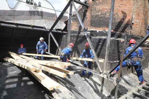 Rescuers from the Mobile Rapid Response Rescue Centre of the State Emergency Service of Ukraine construct a temporary protective cover over the destroyed roof of the Dormition Cathedral of the Kyiv Pechersk Lavra, which was hit by a Russian drone during a massive attack on the Ukrainian capital on Monday night, June 15, Kyiv, Ukraine, June 16, 2026. The strike triggered a large-scale fire that covered about 800 sq m and damaged 80% of the roof structure. (Photo by Yuliia Ovsiannikova Ukrinform) Briefing on aftermath of Russian attack on cultural heritage sites of Kyiv  Copyright: xYuliiaxOvsiannikovax