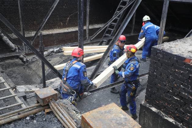 Rescuers from the Mobile Rapid Response Rescue Centre of the State Emergency Service of Ukraine construct a temporary protective cover over the destroyed roof of the Dormition Cathedral of the Kyiv Pechersk Lavra, which was hit by a Russian drone during a massive attack on the Ukrainian capital on Monday night, June 15, Kyiv, Ukraine, June 16, 2026. The strike triggered a large-scale fire that covered about 800 sq m and damaged 80% of the roof structure. (Photo by Yuliia Ovsiannikova Ukrinform) Briefing on aftermath of Russian attack on cultural heritage sites of Kyiv  Copyright: xYuliiaxOvsiannikovax