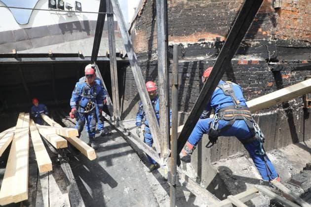 Rescuers from the Mobile Rapid Response Rescue Centre of the State Emergency Service of Ukraine construct a temporary protective cover over the destroyed roof of the Dormition Cathedral of the Kyiv Pechersk Lavra, which was hit by a Russian drone during a massive attack on the Ukrainian capital on Monday night, June 15, Kyiv, Ukraine, June 16, 2026. The strike triggered a large-scale fire that covered about 800 sq m and damaged 80% of the roof structure. (Photo by Yuliia Ovsiannikova Ukrinform) Briefing on aftermath of Russian attack on cultural heritage sites of Kyiv  Copyright: xYuliiaxOvsiannikovax