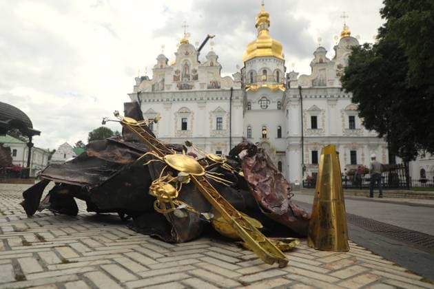 An old gilded cross, deformed by the blast wave, and pieces of burnt metal plating lie on the ground outside the Dormition Cathedral at the Kyiv Pechersk Lavra, which was hit by a Russian drone during a massive attack on the Ukrainian capital on Monday night, June 15, Kyiv, Ukraine, June 16, 2026. The strike triggered a large-scale fire that covered about 800 sq m and damaged 80% of the roof structure. (Photo by Yuliia Ovsiannikova Ukrinform) Briefing on aftermath of Russian attack on cultural heritage sites of Kyiv  Copyright: xYuliiaxOvsiannikovax