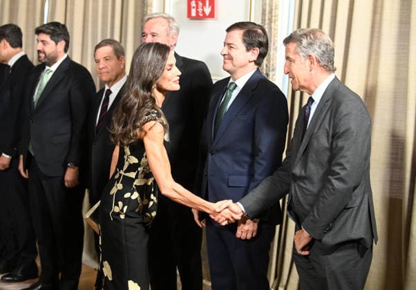 El Confidencial presents its Investigative Journalism Awards to mark the publication’s 25th anniversary. Queen Letizia greets Alberto Núnez Feijóo during the Investigative Journalism Awards ceremony on the occasion of El Confidencial’s 25th anniversary, on June 16, 2026, in Madrid, Spain. JUNE 16, 2026 José Espana,detected_source_language  Copyright: xJosÃ xOlivax 7602036