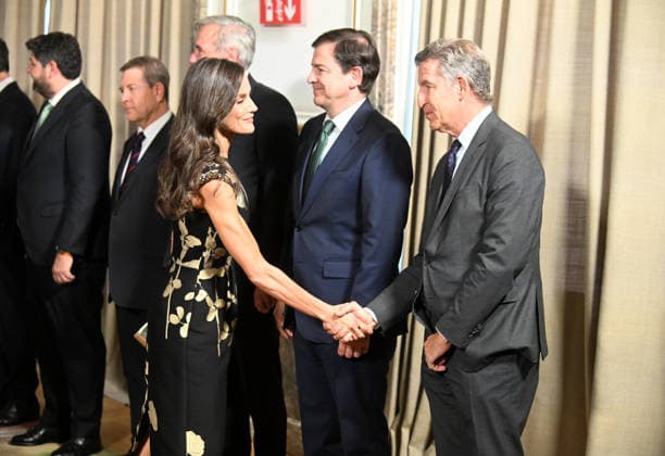 El Confidencial presents its Investigative Journalism Awards to mark the publication’s 25th anniversary. Queen Letizia greets Alberto Núnez Feijóo during the Investigative Journalism Awards ceremony on the occasion of El Confidencial’s 25th anniversary, on June 16, 2026, in Madrid, Spain June 16, 2026 José Espana,detected_source_language  Copyright: xJosÃ xOlivax 7602037
