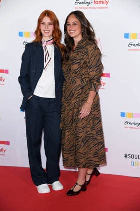 Marlene Krug, Saskia Grimm bei der ERNSTING™S FAMILY FASHION SHOW HERBST WINTER 2026 im Empire Riverside Hotel in Hamburg am 16.06.2026 *** Marlene Krug and Saskia Grimm at the ERNSTING™S FAMILY FASHION SHOW FALL WINTER 2026 at the Empire Riverside Hotel in Hamburg on June 16, 2026 ,detected_source_language