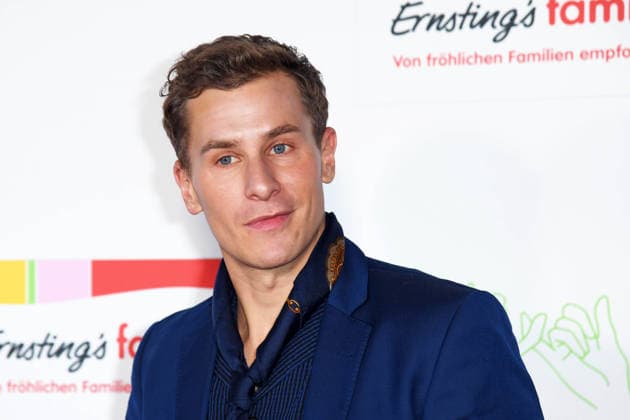 Lukas Sauer bei der ERNSTING™S FAMILY FASHION SHOW HERBST WINTER 2026 im Empire Riverside Hotel in Hamburg am 16.06.2026 *** Lukas Sauer at the ERNSTING™S FAMILY FASHION SHOW FALL WINTER 2026 at the Empire Riverside Hotel in Hamburg on June 16, 2026 ,detected_source_language