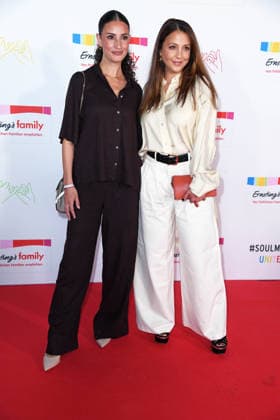 Nadine Menz, Arzu Bazman bei der ERNSTING™S FAMILY FASHION SHOW HERBST WINTER 2026 im Empire Riverside Hotel in Hamburg am 16.06.2026 *** Nadine Menz and Arzu Bazman at the ERNSTING™S FAMILY FASHION SHOW FALL WINTER 2026 at the Empire Riverside Hotel in Hamburg on June 16, 2026 ,detected_source_language