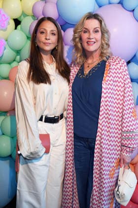 Arzu Bazman, Alexa Maria Surholt bei der ERNSTING™S FAMILY FASHION SHOW HERBST WINTER 2026 im Empire Riverside Hotel in Hamburg am 16.06.2026 *** Arzu Bazman and Alexa Maria Surholt at the ERNSTING™S FAMILY FASHION SHOW FALL WINTER 2026 at the Empire Riverside Hotel in Hamburg on June 16, 2026 ,detected_source_language