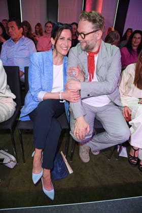 Ulrike Frank mit Ehemann Marc Schubring bei der ERNSTING™S FAMILY FASHION SHOW HERBST WINTER 2026 im Empire Riverside Hotel in Hamburg am 16.06.2026 *** Ulrike Frank with her husband Marc Schubring at the ERNSTING™S FAMILY FASHION SHOW FALL WINTER 2026 at the Empire Riverside Hotel in Hamburg on June 16, 2026 ,detected_source_language