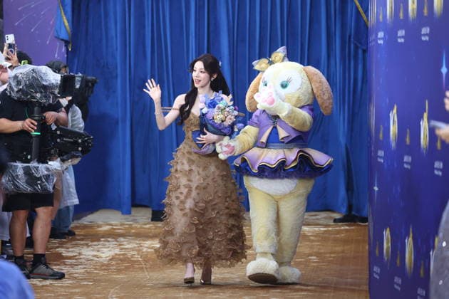 SHANGHAI, CHINA - JUNE 15: Singer Song Yuqi attends the special gala for the 10th anniversary celebration of Shanghai Disney Resort on June 15, 2026 in Shanghai, China. A celebration was held on June 15 to mark the 10th anniversary of Shanghai Disney Resort, which first opened to visitors on June 16, 2016.  Copyright: xVCGx 111648593060