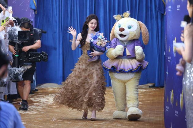 SHANGHAI, CHINA - JUNE 15: Singer Song Yuqi attends the special gala for the 10th anniversary celebration of Shanghai Disney Resort on June 15, 2026 in Shanghai, China. A celebration was held on June 15 to mark the 10th anniversary of Shanghai Disney Resort, which first opened to visitors on June 16, 2016.  Copyright: xVCGx 111648593061