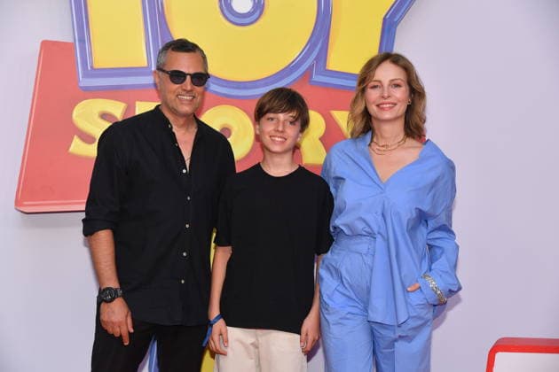 IPA85769527 - Rome, Teatro Sistina: Preview of the movie Toy Story 5. Pictured: Violante Placido, Massimiliano D Epiro, and their son Vasco  Copyright: xVincenzoxLandix xVincenzoxLandix 85769527