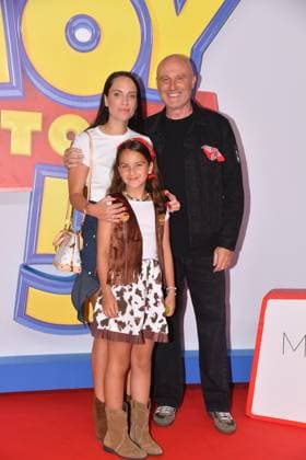 IPA85769717 - Rome, Teatro Sistina: Preview of the movie Toy Story 5. Pictured: Rudy Zerbi with his wife Grace and daughter Penelope  Copyright: xVincenzoxLandix xVincenzoxLandix 85769717