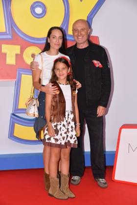 IPA85769720 - Rome, Teatro Sistina: Preview of the movie Toy Story 5. Pictured: Rudy Zerbi with his wife Grace and daughter Penelope  Copyright: xVincenzoxLandix xVincenzoxLandix 85769720