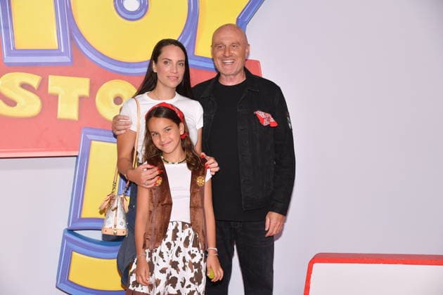 IPA85769725 - Rome, Teatro Sistina: Preview of the movie Toy Story 5. Pictured: Rudy Zerbi with his wife Grace and daughter Penelope  Copyright: xVincenzoxLandix xVincenzoxLandix 85769725
