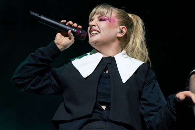 June 16, 2026, London, Lanarkshire, United Kingdom: Rebecca Lucy Taylor, known professionally as Self Esteem performs live on stage during a concert. Rebecca Lucy Taylor, also known professionally as Self Esteem, Played the first concert on opening night June 16th of London s newest live entertainment venue British Airways ARC,.Support Artist was Joshua Idehen London United Kingdom  - ZUMAs197 20260616_aaa_s197_425 Copyright: xBonniexBritainx