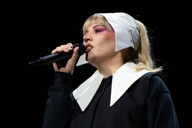 June 16, 2026, London, Lanarkshire, United Kingdom: Rebecca Lucy Taylor, known professionally as Self Esteem performs live on stage during a concert. Rebecca Lucy Taylor, also known professionally as Self Esteem, Played the first concert on opening night June 16th of London s newest live entertainment venue British Airways ARC,.Support Artist was Joshua Idehen London United Kingdom - ZUMAs197 20260616_aaa_s197_419 Copyright: xBonniexBritainx