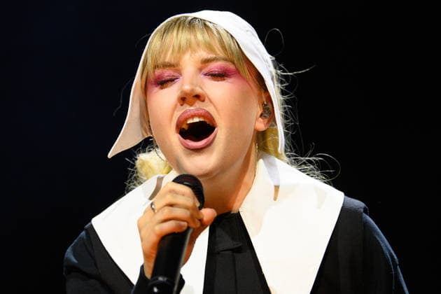 Self Esteem Performs at British Airways ARC, London, UK - 16 June 2026 English Singer-songwriter Self Estteem (Born Rebecca Lucy Taylor) performs on the first of two nights at British Airways ARC, London, England, UK on Tuesday 16 June 2026 as part of her A Complicated Woman Tour., Credit:Justin Ng Avalon UK, England, London, British Airways ARC  Copyright: xJustinxNgx xAvalonx 1110649491