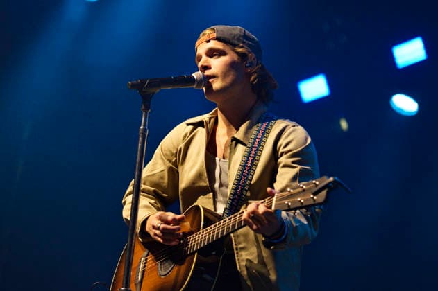 Max McNown live bei einem Konzert seiner The Cost of Growing Up -Tour in der Columbiahalle. Berlin, 16.06.2026 *** Max McNown live at a concert on his The Cost of Growing Up Tour at the Columbiahalle in Berlin, June 16, 2026,detected_source_language Foto:xC.xBehringx xFuturexImagex mckown_6613