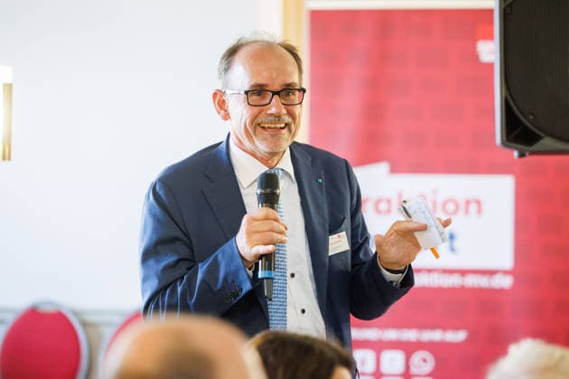 16.06.2026 - Die SPD-Landtagsfraktion von Mecklenburg-Vorpommern hatte zu einem kommunalpolitischen Abend nach Ueckermünde in die Strandhalle eingeladen. Minister für Wirtschaft, Infrastruktur, Tourismus und Arbeit Dr. Wolfgang Blank (SPD) Seebad Ueckermünde Mecklenburg-Vorpommern Deutschland *** June 16, 2026 The SPD state parliamentary group of Mecklenburg-Western Pomerania had invited guests to an evening event on local politics at the Strandhalle in Ueckermünde. Dr. Wolfgang Blank, Minister of Economic Affairs, Infrastructure, Tourism, and Labor (SPD), Seebad Ueckermünde, Mecklenburg-Western Pomerania, Germany,detected_source_language