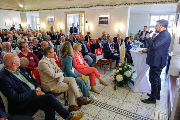 16.06.2026 - Die SPD-Landtagsfraktion von Mecklenburg-Vorpommern hatte zu einem kommunalpolitischen Abend nach Ueckermünde in die Strandhalle eingeladen Seebad Ueckermünde Mecklenburg-Vorpommern Deutschland *** June 16, 2026 The SPD state parliamentary group of Mecklenburg-Western Pomerania had invited guests to an evening event on local politics at the Strandhalle in Ueckermünde, Ueckermünde Seaside Resort, Mecklenburg-Western Pomerania, Germany,detected_source_language