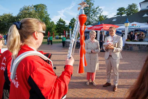 16.06.2026 - Die SPD-Landtagsfraktion von Mecklenburg-Vorpommern hatte zu einem kommunalpolitischen Abend nach Ueckermünde in die Strandhalle eingeladen. links Minister­präsidentin des Landes Mecklenburg-Vorpommern Manuela Schwesig (SPD) und Chef der Staatskanzlei, Staatssekretär Patrick Dahlemann (SPD) bedanken sich bei der Schalmeienkapelle Altwarp Seebad Ueckermünde Mecklenburg-Vorpommern Deutschland *** June 16, 2026 The SPD state parliamentary group of Mecklenburg-Western Pomerania had invited guests to an evening event on local politics at the Strandhalle in Ueckermünde. Pictured on the left are Manuela Schwesig (SPD), Minister-President of Mecklenburg-Western Pomerania, and Patrick Dahlemann (SPD), Head of the State Chancellery,