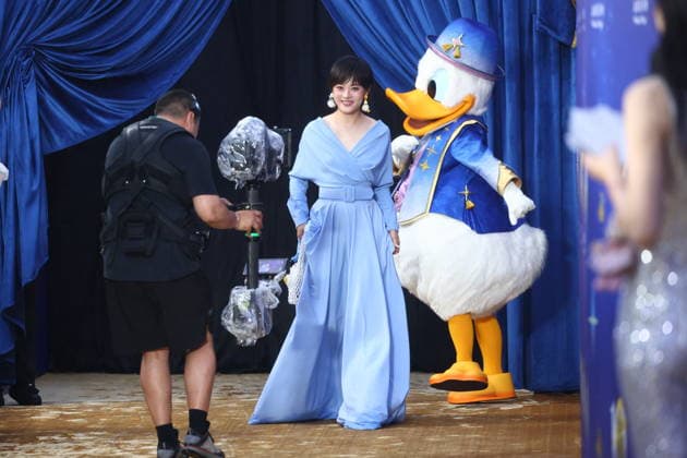 SHANGHAI, CHINA - JUNE 15: Actress Susan Sun Li arrives for the special gala for the 10th anniversary celebration of Shanghai Disney Resort on June 15, 2026 in Shanghai, China. A celebration was held on June 15 to mark the 10th anniversary of Shanghai Disney Resort, which first opened to visitors on June 16, 2016.  Copyright: xVCGx 111648593073