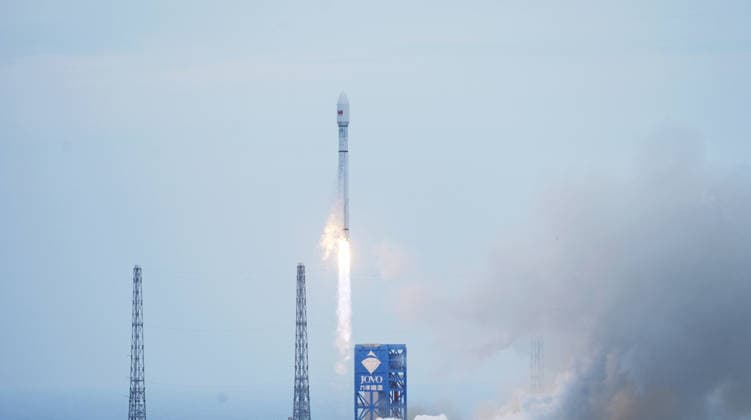 (260617) -- WENCHANG, June 17, 2026 -- A Long March-12 carrier rocket carrying the 22nd group of low-orbit internet satellites blasts off from a commercial spacecraft launch site in south China s Hainan Province, June 17, 2026. China launched a Long March-12 carrier rocket on Wednesday from a commercial spacecraft launch site in the southern island province of Hainan, sending an internet satellite group into space. The rocket lifted off at 10:44 a.m. (Beijing Time) and successfully placed the payload, the 22nd group of low-orbit internet satellites, into the preset orbit, according to the launch site. (Photo by Xinhua) (EyesOnSci) CHINA-HAINAN-INTERNET SATELLITE GROUP-LAUNCH (CN) LiuxJianqiu 