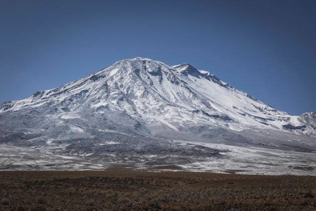 Majestic snow capped volcano against a clear sky San Pedro de Atacama, Antofagasta, Chile CR_NEAN260615-2052925-01