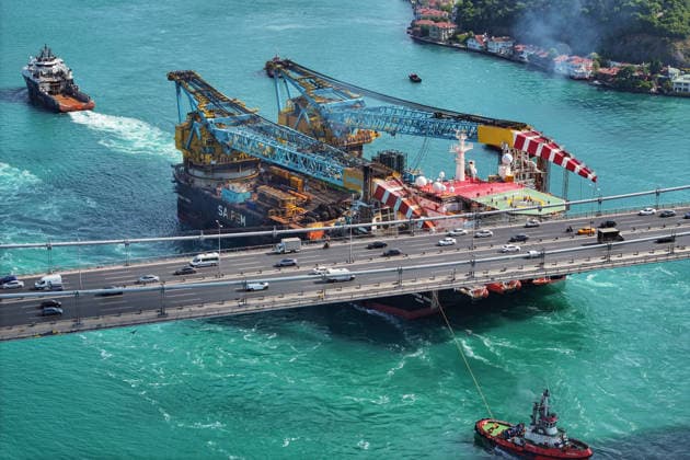 World s 3rd-largest semi-submersible crane vessel transits Bosphorus Strait ISTANBUL, TURKIYE - JUNE 17: An aerial view of the Saipem 7000, the world s third-largest semi-submersible crane vessel used in natural gas pipeline construction, as it transits the Bosphorus near the Fatih Sultan Mehmet Bridge during its voyage from Libya to Romania in Istanbul, Turkiye, on June 17, 2026. Cemal Yurttas Anadolu Istanbul Turkey. Editorial use only. Please get in touch for any other usage.  Copyright: x2026xAnadoluxCemalxYurttasx