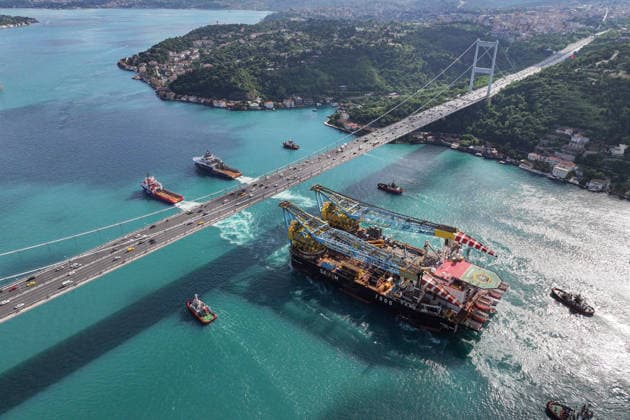World s 3rd-largest semi-submersible crane vessel transits Bosphorus Strait ISTANBUL, TURKIYE - JUNE 17: An aerial view of the Saipem 7000, the world s third-largest semi-submersible crane vessel used in natural gas pipeline construction, as it transits the Bosphorus near the Fatih Sultan Mehmet Bridge during its voyage from Libya to Romania in Istanbul, Turkiye, on June 17, 2026. Cemal Yurttas Anadolu Istanbul Turkey. Editorial use only. Please get in touch for any other usage.  Copyright: x2026xAnadoluxCemalxYurttasx