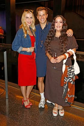 Tanja Bülter, Lukas Sauer und Miyabi Kawai bei der Ernsting s Family Fashion Show 2026 im Empire Riverside Hotel. Hamburg, 16.06.2026 *** Tanja Bülter, Lukas Sauer, and Miyabi Kawai at the Ernstings Family Fashion Show 2026 at the Empire Riverside Hotel in Hamburg, June 16, 2026,detected_source_language Foto:xC.xTamckex xFuturexImagex ernstings_6734