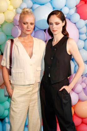 Franziska Knuppe und Coco Rocha bei der Ernsting s Family Fashion Show 2026 im Empire Riverside Hotel. Hamburg, 16.06.2026 *** Franziska Knuppe and Coco Rocha at the Ernstings Family Fashion Show 2026 at the Empire Riverside Hotel in Hamburg, June 16, 2026,detected_source_language Foto:xC.xTamckex xFuturexImagex ernstings_6765