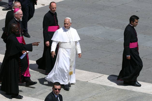 IPA85781223 - Vatican City - Italy, June 17, 2026: Pope Leo XIV presides over the Wednesday General Audience in St. Peter™s Square. This morning, thousands of faithful and pilgrims from around the world gathered in St. Peter™s Square to attend the Wednesday General Audience with Pope Leo XIV. It was a moment of prayer, listening, and communion that filled the square with hope, reflection, and joy.  Copyright: xmarcoxiacobuccix xmarcoxiacobuccix 85781223