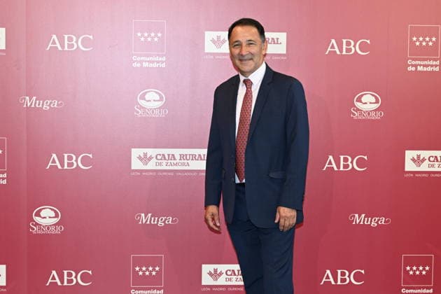 ABC Presents the 17th Bullfighting Award to the Lozano Brothers César Rincón poses at the photocall during the presentation of ABCs 17th Bullfighting Award on June 17, 2026, in Madrid, Spain ABC BULLFIGHTING AWARD CELEBRITIES PHOTOCALL José Madrid Madrid Spain,detected_source_language  Copyright: xJosÃ xOlivax 7603414