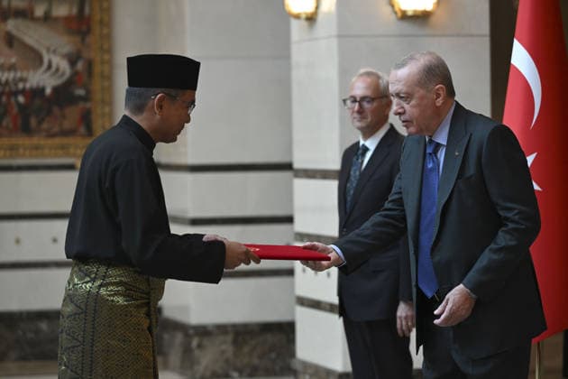 Turkish President Recep Tayyip Erdogan ANKARA, TURKIYE - JUNE 17: Turkish President Recep Tayyip Erdogan receives letter of credence from Malaysian Ambassador Adlan Mohd Shaffieq (L) at the Presidential Complex in Ankara, Turkiye on June 17, 2026. Utku Ucrak Anadolu Ankara Turkey. Editorial use only. Please get in touch for any other usage.  Copyright: x2026xAnadoluxUtkuxUcrakx