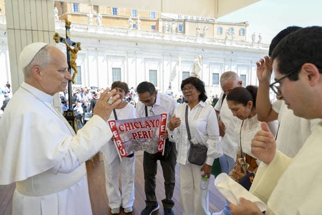 Pope Leo XIV Leads The General Audience - Vatican Pope Leo XIV attends the weekly general audience in Saint Peter’s square, Vatican on June 17, 2026. Photo by (EV) Simone Risoluti Vatican Media ABACAPRESS.COM Rome Vatican (or Holy See)  Copyright: xABACAx