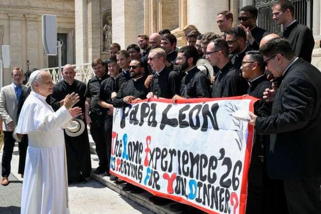 ITALY - POPE LEO XIV DURING THE WEEKLY GENERAL AUDIENCE AT ST PETER S SQUARE IN THE VATICAN- 2026 6 17 Italy, Rome, Vatican, 2026 6 17 Pope Leo XIV during the weekly general audience at St Peter s Square in the Vatican EDITORIAL USE ONLY - NO BOOKS Copyright: xVATICANxMEDIAx
