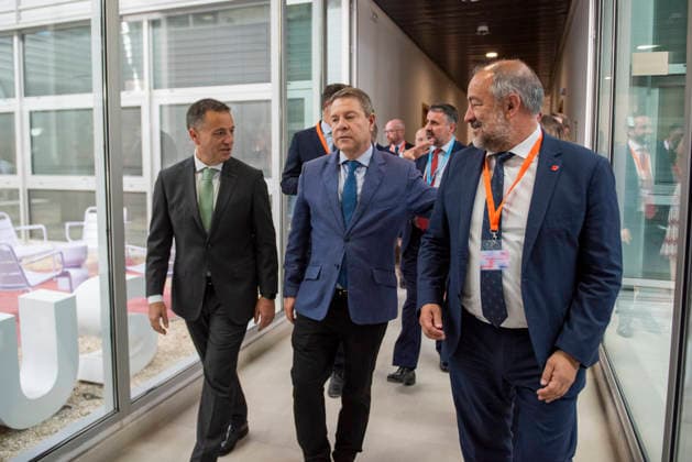 Page Inaugurates the New Airbus Digital Campus in Albacete I D The mayor of Albacete, Manuel Serrano; the president of Castilla-La Mancha, Emiliano García Page; and the rector of the University of Castilla-La Mancha, José Julián Garde López Brea, during the inauguration of the new Airbus Digital Campus, on June 17, 2026, in Albacete, Castilla-La Mancha, Spain. Airbus inaugurates its new Digital Campus, a center dedicated to training and the development of technological solutions for the aerospace sector. The facility strengthens the company’s industrial and innovation presence in Castilla-La Mancha. June 17, 2026. Víctor Ferná. Albacete, Castilla-La Mancha. Albacete, Castilla-La Mancha, Spain.,detected_source_language  Copyright: xVictorxFernandezx 7603787