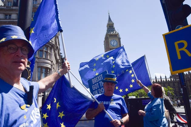 June 17, 2026, London, England, United Kingdom: STEVE BRAY and fellow activists hold European Union flags during the weekly anti-Brexit and pro-EU protest in Parliament Square. London United Kingdom  - ZUMAv130 20260617_zip_v130_006 Copyright: xVukxValcicx