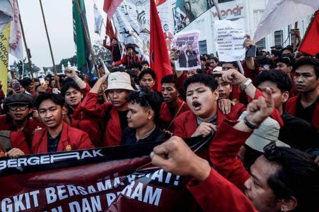 Student Protest in Yogyakarta: Toward National Liberation YOGYAKARTA, INDONESIA JUNE 17, 2026: Hundreds of students gathered at the Kilometer Zero intersection in Yogyakarta to stage a protest against a number of government policies they consider harmful to the public. The protest, organized by the Muhammadiyah University of Yogyakarta Student Alliance, included eight demands, such as the cancellation of Indonesia™s participation in the Board of Peace, the Free Nutritious Meals (MBG) program and the Red and White Cooperative initiative, a reduction in fuel prices, improvements in fiscal policy management, a revision of the National Police Law, the repeal of the latest amendment to the Indonesian National Armed Forces (TNI) Law, as wel