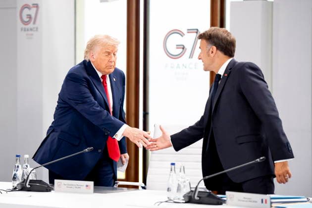 June 17, 2026, Evian-Les-Bains, France: U.S. President Donald Trump and President of France Emmanuel Macron shake hands at a G7 working session at the G7 summit in Evian-les-Bains, France, on Wednesday, June 17, 2026. Evian-Les-Bains France  - ZUMAc35_ 20260617_zaf_c35_030 Copyright: xChristopherxKatsarovx