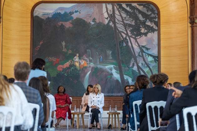 G7 Summit PHOTOPQR LE DAUPHINE Tom PHAM VAN SUU Évian-les-Bains June 17, 2026 In Évian-les-Bains, Haute-Savoie, on June 16, 2026, Brigitte Macron and the spouses of G7 leaders and guests spoke with a group of G7 middle school students, a session led by 9th-grade students from Jean-Jacques Rousseau Middle School in Thonon-les-Bains. The theme was child protection in the age of artificial intelligence. Photo by Tom Pham Van Suu, Le Dauphiné Libéré, Évian, France, June 17, 2026. G7 Summit, Évian-les-Bains, Haute-Savoie, Rhône-Alpes, France,detected_source_language  Copyright: xPHOTOPQR LExDAUPHINE MAXPPPxTomxPHAMxVANxSUUx 20260617JDL9366 20260617JDL9366