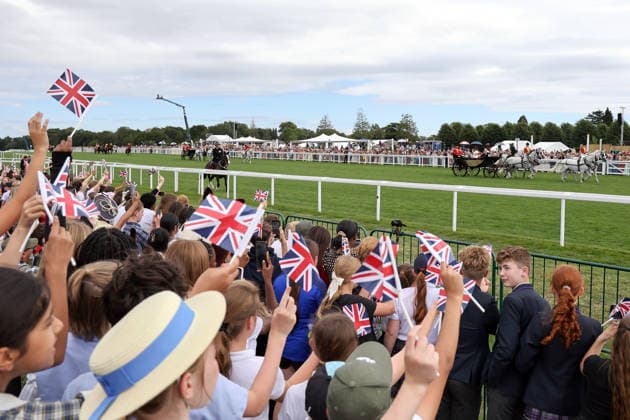 17.06.2026, Ascot, Windsor, GBR - Royal Procession on the track. Ascot racecourse. (Royal Procession, Kutschen, Gelaeuf, Zuschauer, Besucher, Publikum) 260617D526ROYAL_ASCOT.JPG *** June 17, 2026, Ascot, Windsor, GBR Royal Procession on the track at Ascot Racecourse